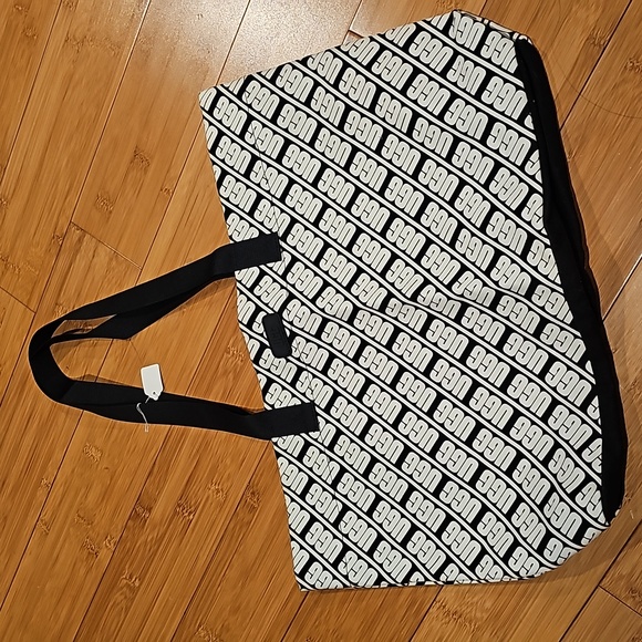 Ugg Logo Canvas Tote - Picture 2 of 3